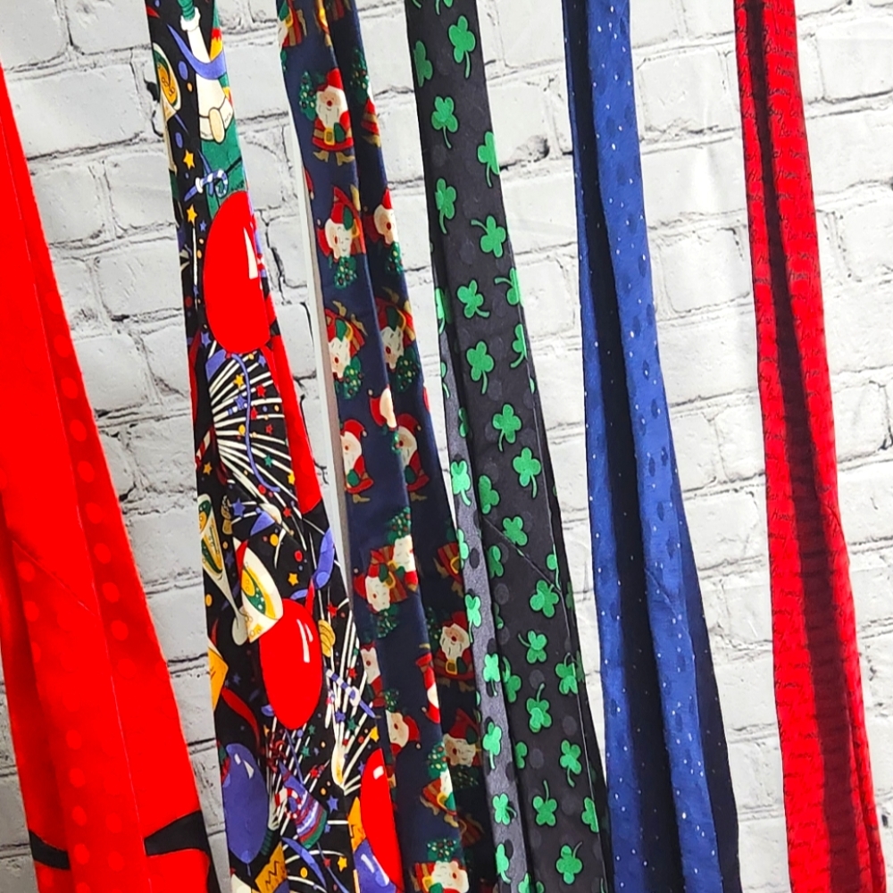TIES IN DISGUISE And ALYNN Colorful HOLIDAY Ties Collection, 6 TIES INCLUDED.